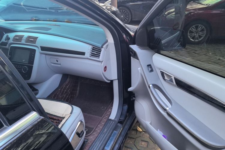 奔驰R级 2017款 R 320 4MATIC 商务型臻藏版局部细节9005