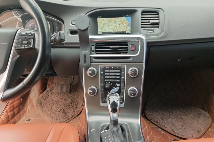 沃尔沃S60 2014款 S60L T5 智驭版中控内饰16