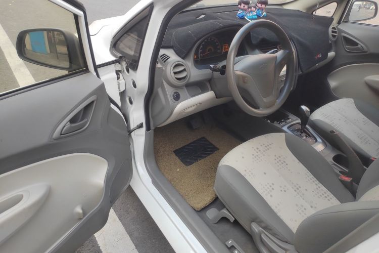 雪佛兰 赛欧 2013款 两厢 1.2L AMT理想版中控内饰20