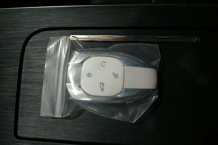 广汽传祺 传祺GS8 2025款 领航系列 2.0TGDI 四驱豪华版 5座中控内饰11