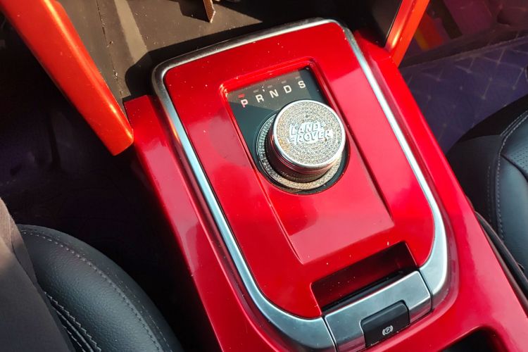 路虎 发现神行 2018款 240PS SE版中控内饰18