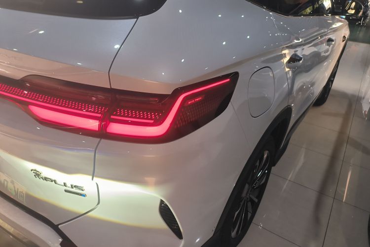 比亚迪 宋PLUS新能源 2025款 DM-i 智驾版 112KM 尊荣型车身外观6006