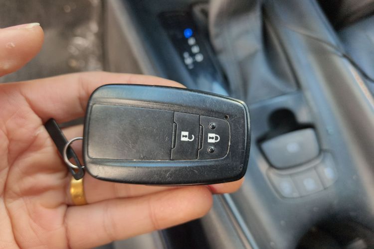 丰田C-HR 2023款 2.0L 领先版中控内饰11