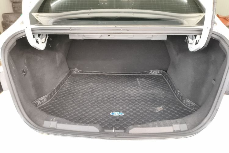 福特 福睿斯 2019款 改款 1.5L 自动悦享型 国VI机舱底盘23