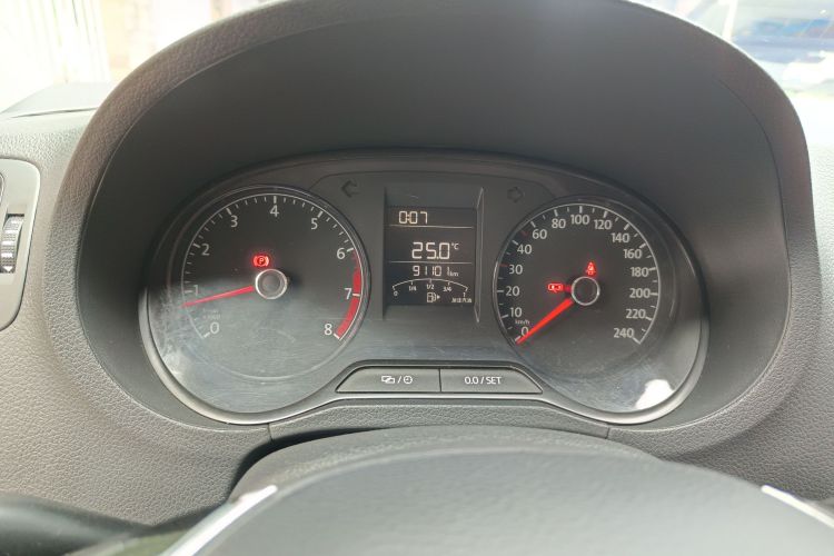 大众 Polo 2016款 1.4L 手动风尚型中控内饰14