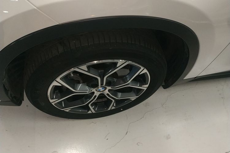 宝马X1 2022款 sDrive25Li 领先型车身外观6007