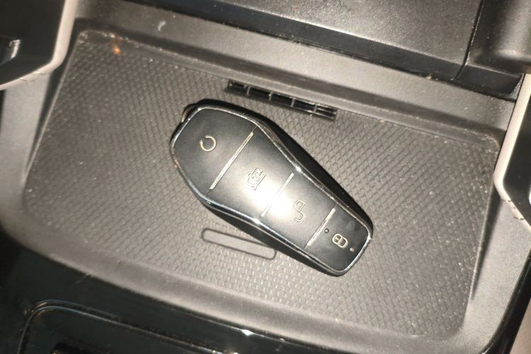 比亚迪 汉 2024款 DM-i 荣耀版 121KM 尊荣型中控内饰11