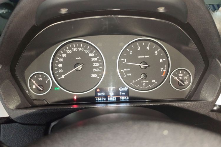 宝马4系 2016款 420i 时尚型中控内饰14