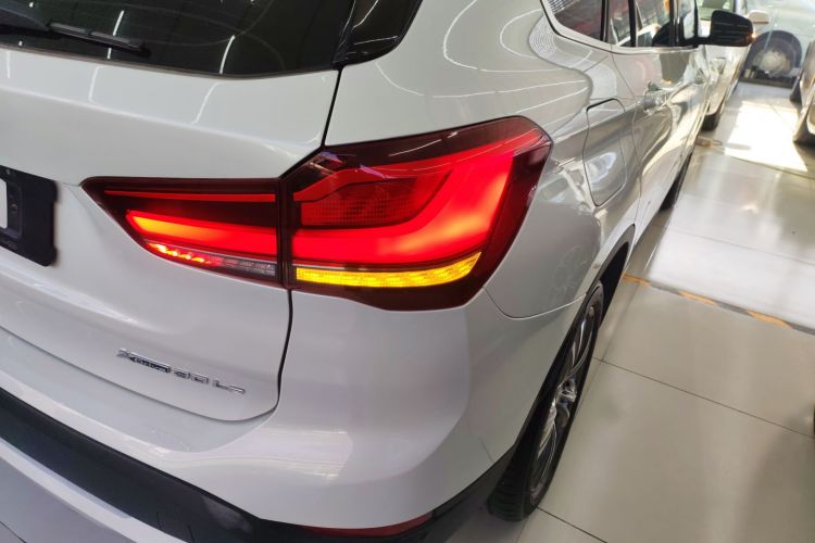 宝马X1新能源 2021款 xDrive30Le 尊享型车身外观9