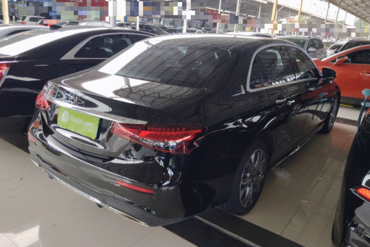 奔驰E级 2021款 E 300 L 运动时尚型车身外观7