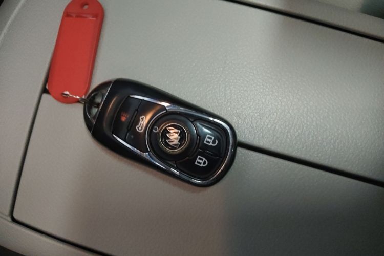 别克GL8 2021款 陆上公务舱 652T 豪华型中控内饰11