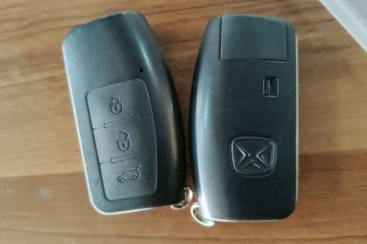 江铃 驭胜S350 2017款 2.0T 自动两驱柴油豪华版5座中控内饰7001