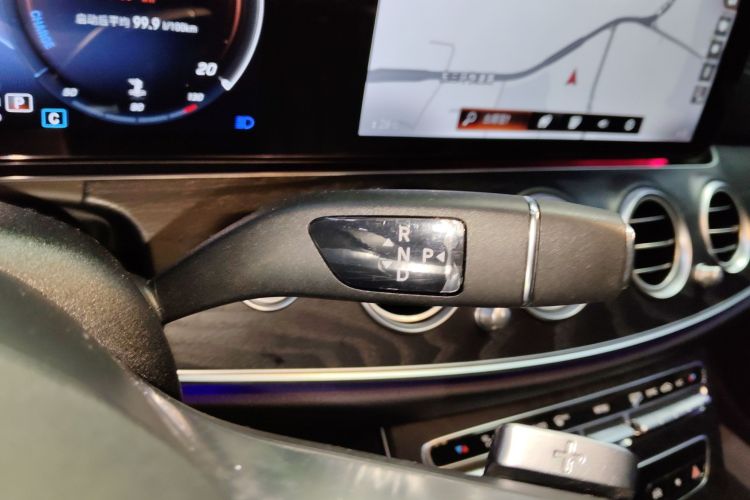 奔驰E级(进口) 2022款 E 260 时尚型运动版中控内饰18