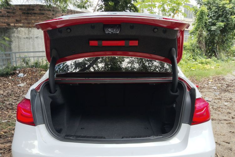 宝马3系 2017款 320i M运动型局部细节23