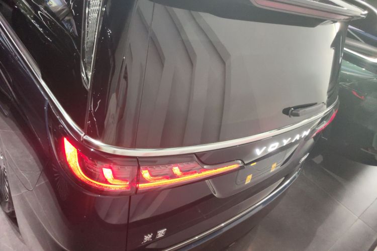 岚图汽车 岚图梦想家 2025款 PHEV 四驱旗舰鲲鹏版车身外观6004