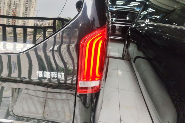 奔驰V级 2018款 V 260 尊贵版 国VI车身外观6006