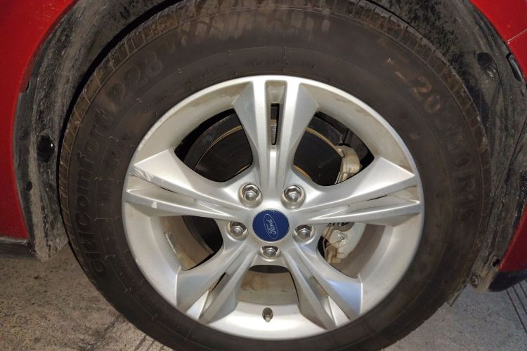 福特 福克斯 2012款 两厢 1.6L 自动风尚型车身外观10