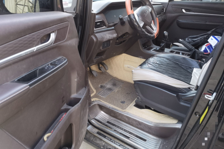 BAW北汽制造 锐胜王牌M7 2023款 1.6L 长轴创富型 7座中控内饰20