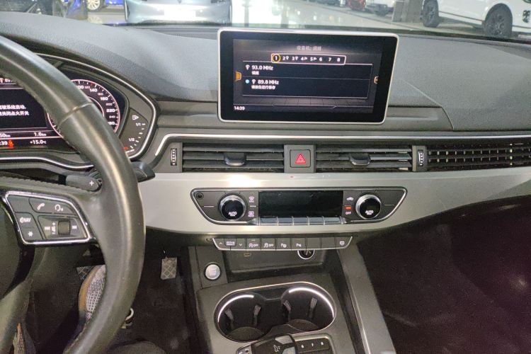 奥迪A4L 2019款 40 TFSI 时尚型 国VI中控内饰16