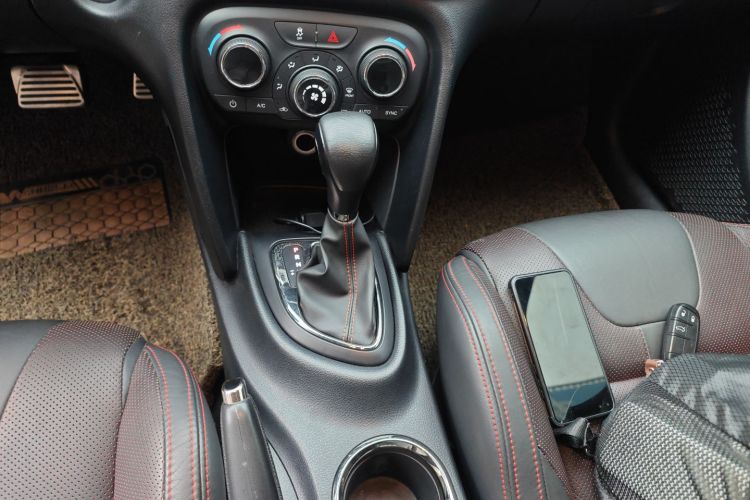 菲亚特 致悦 2014款 1.4T 自动运动版中控内饰18