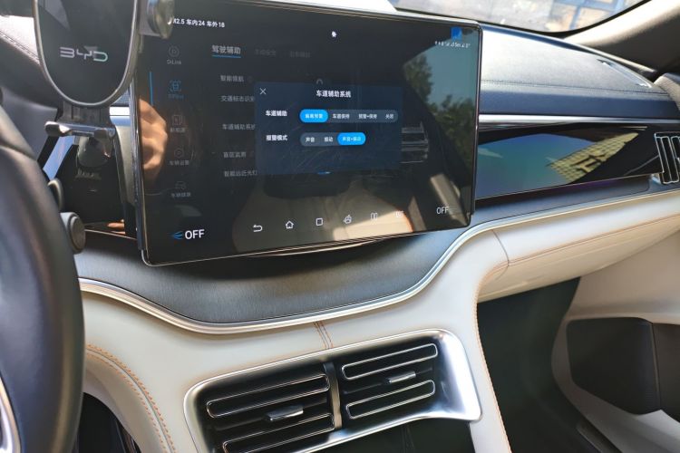 比亚迪 宋PLUS新能源 2023款 冠军版 DM-i 110KM 旗舰PLUS局部细节16
