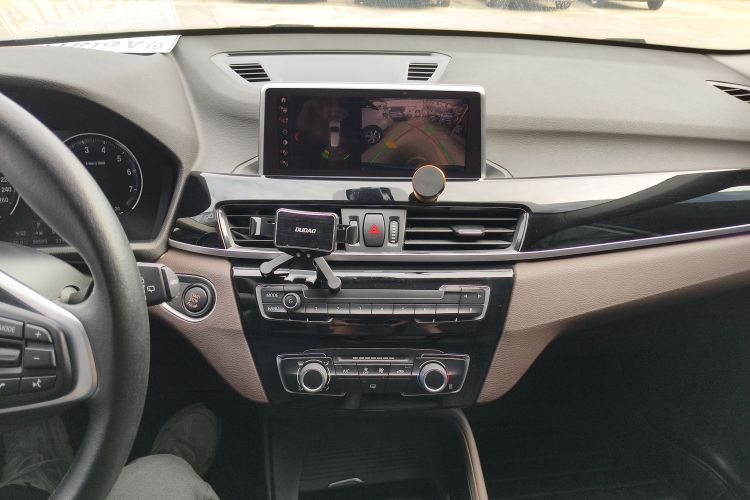 宝马X1 2020款 sDrive20Li 时尚型中控内饰16