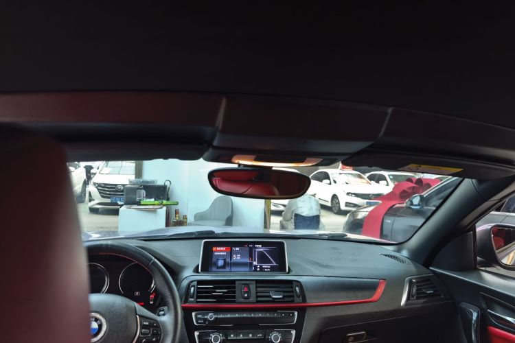 宝马2系(进口) 2018款 220i 敞篷轿跑车 运动设计套装局部细节22