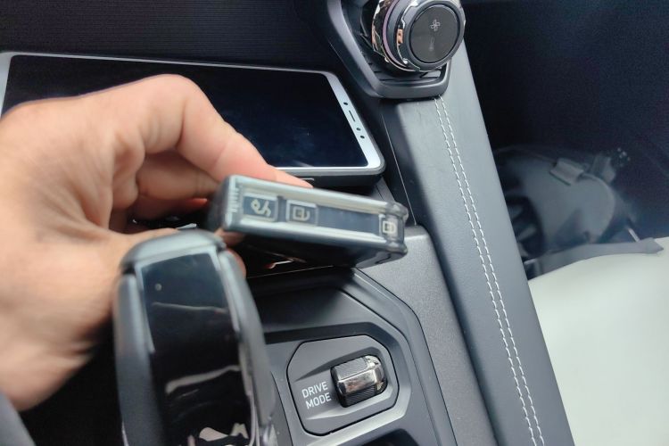 领克01 2023款 1.5TD EM-F 晨曦中控内饰11