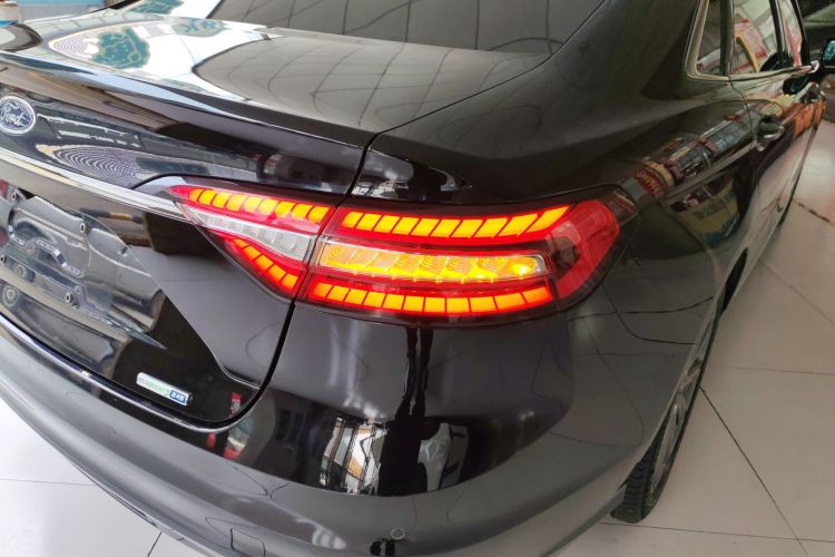 福特 金牛座 2019款 EcoBoost 245 尊享版车身外观9