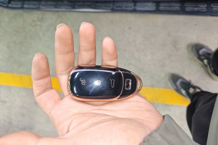 理想汽车 理想ONE 2021款 增程6座版中控内饰11