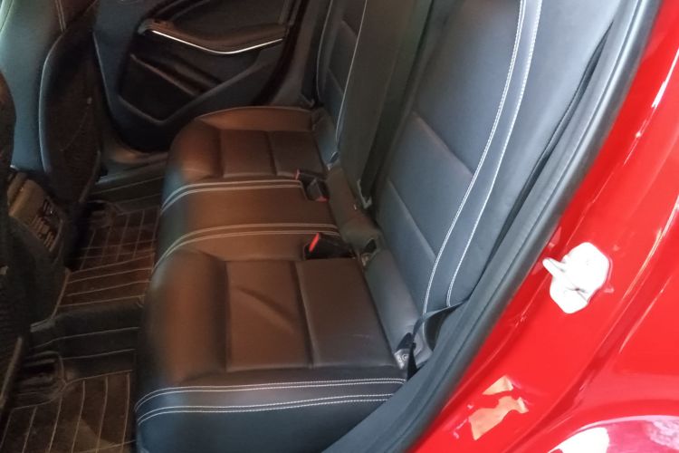 奔驰GLA 2016款 GLA 200 动感型中控内饰21