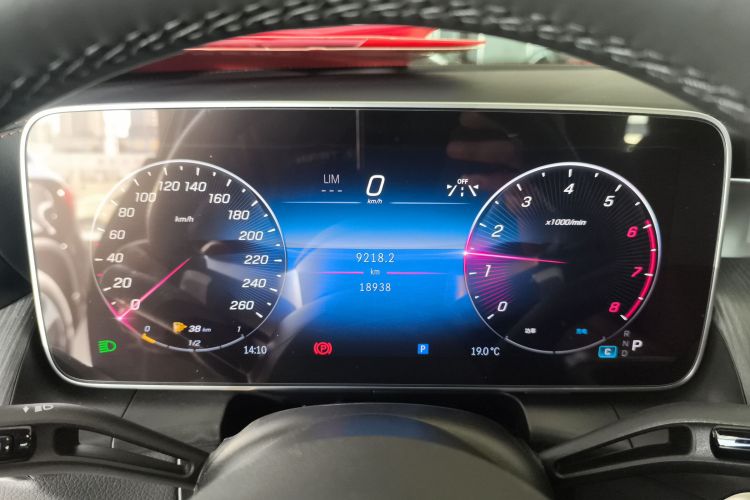 奔驰GLC 2024款 GLC 260 L 4MATIC 豪华型 5座中控内饰14