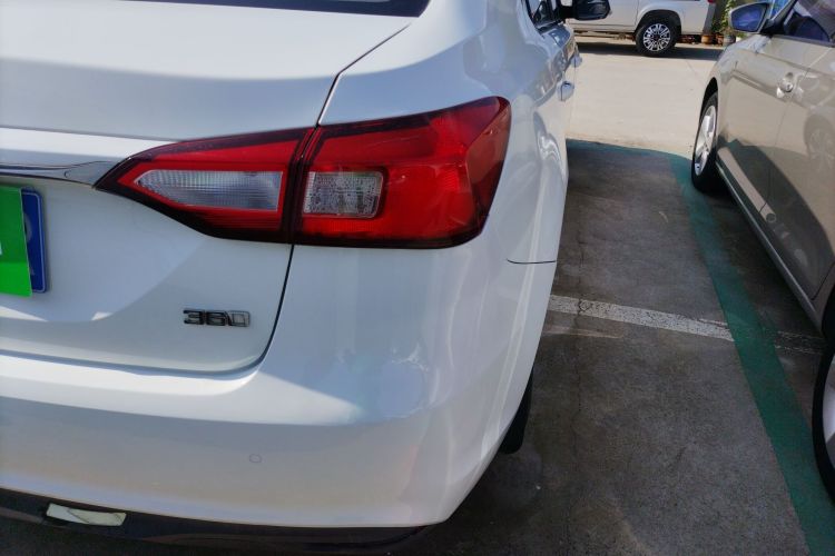 荣威360 2017款 1.5L 手动智屏版车身外观9