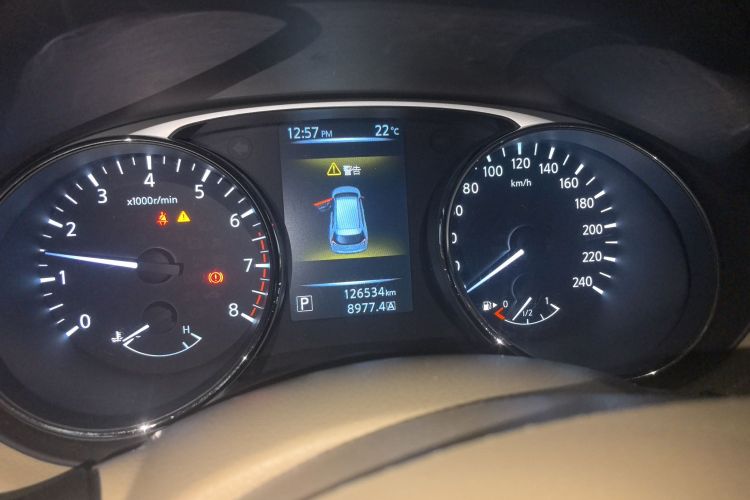 日产 奇骏 2015款 2.0L CVT舒适MAX版 2WD中控内饰14