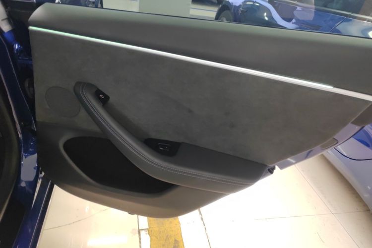 特斯拉 Model 3 2023款 长续航全轮驱动版中控内饰45