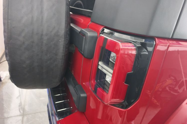 北京BJ40 2019款 2.0T 自动四驱城市猎人版旗舰型 国V车身外观9