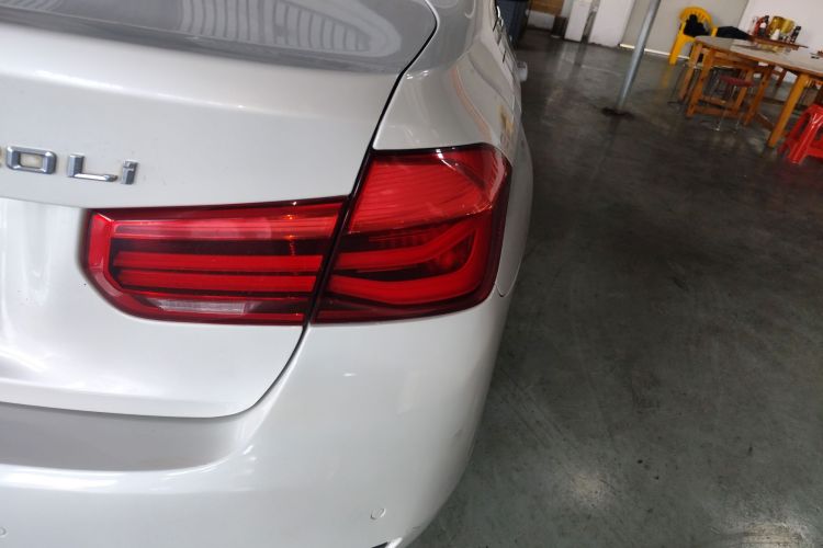 宝马3系 2019款 320Li 时尚型车身外观9