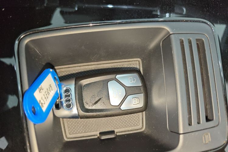 奥迪A4L 2024款 40 TFSI 豪华动感型中控内饰11