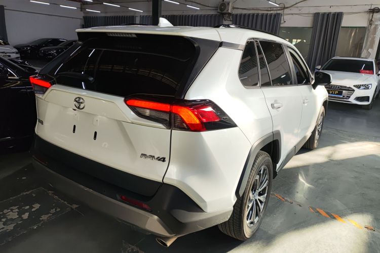 丰田 RAV4荣放 2023款 2.0L CVT两驱风尚Plus版车身外观7