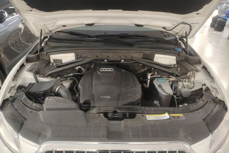 奥迪Q5 2016款 40 TFSI 进取型机舱底盘24