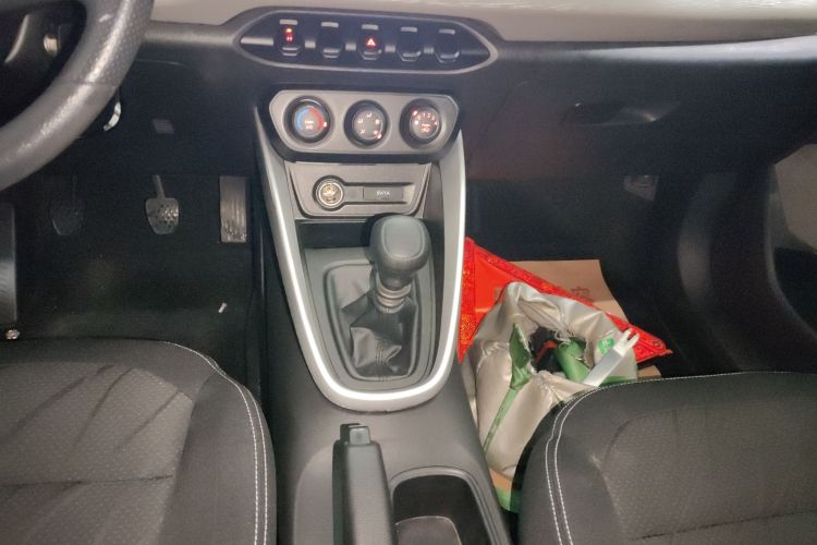 宝骏510 2019款 1.5L 手动劲享型77kW 国VI中控内饰18