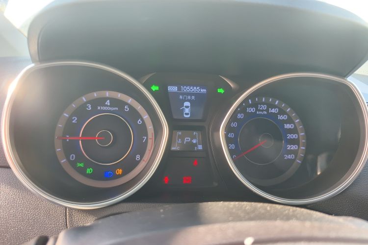 现代 朗动 2015款 1.6L 自动领先型局部细节14