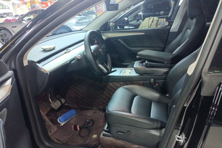 特斯拉 Model Y 2022款 改款 后轮驱动版中控内饰19