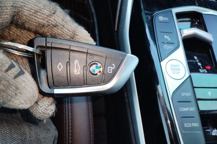 宝马3系 2023款 320Li M运动套装中控内饰7001