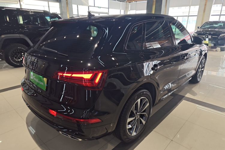 奥迪Q5L 2024款 40 TFSI 豪华动感型车身外观7