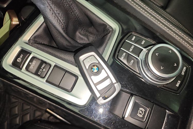 宝马1系 2019款 118i M运动套装中控内饰11