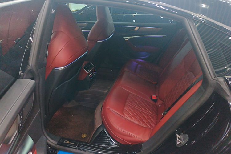 奥迪A7L 2024款 45 TFSI quattro 黑武士版中控内饰21