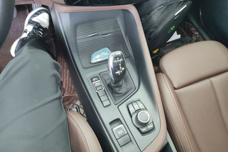 宝马X1 2020款 sDrive20Li 时尚型中控内饰18