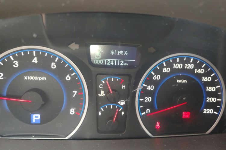 现代 悦动 2011款 1.6L 自动豪华型中控内饰15