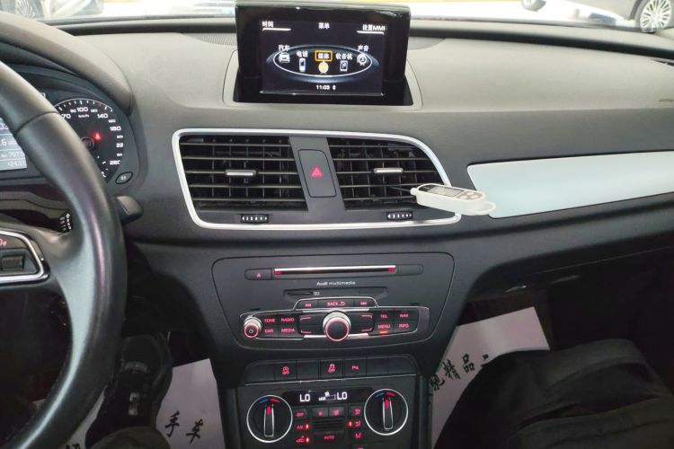 奥迪Q3 2018款 30周年年型 30 TFSI 时尚型中控内饰16
